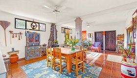 Artist’s Sanctuary: Lake view Retreat with Organic Gardens 