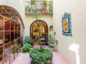 Casa de la Pintora – Charm, Color, and a Prime Location