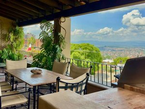 LA RAIZ DE LAS NUBES LOS BALCONES