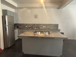 Contemporary, open 1-bedroom apt with flex room in San Antonio 1,200 USD a month.