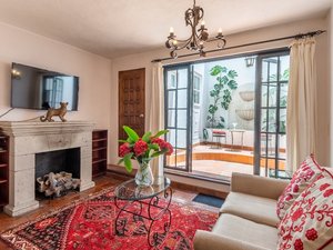 LA PETITE COLONIAL