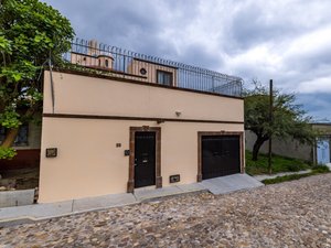 Casa Bugambilia