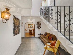 Casa Curioso