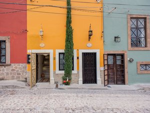 Casa de la Puerta Dorada