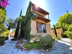 Colonial Charm - Los Labradores Community