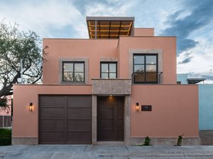 Aurora Townhouse - Barro