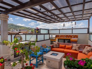 Casa de la Puerta Dorada