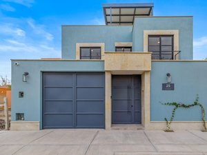 La Aurora Townhouse -Blue