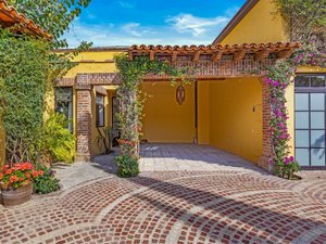 Allende Village  Villa 11