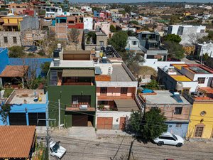 Independencia Two Worlds Living