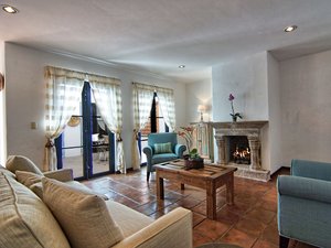 Stunning Town Home in an Exclusive Community