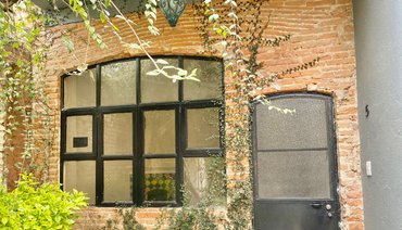 Unfurnished Loft for Rent 3 minutes walk to la Parroquia. Perfect Location!