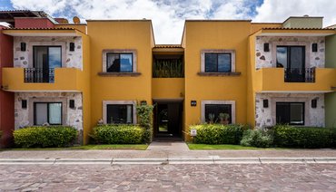 Stunning 2 Bed, 2 Bath, Upper Floor Condo in El Secreto Residential