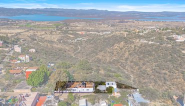 Lake view Retreat with Organic Gardens 