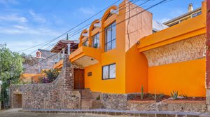 Casa en Renta de Múltiples Niveles – Ideal para Renta Vacacional o Subarrendar en Santo Domingo – San Miguel de Allende real estate photo 2