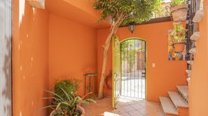 La casa de la puerta verde en renta.  – San Miguel de Allende real estate photo 1