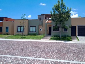 Casa Deseo - Residencial con 5 recamaras en una sola planta. 