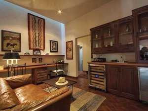 Mia Sunshine - Prime location!