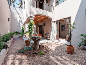 Hermosa Casa en Renta (Disponible para largo plazo en September 2025)