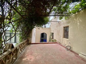 Unfurnished Apartment for rent. 3 minutes walk to la Parroquia!Best Location.