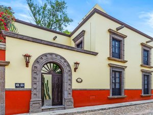 Casa Nostra Familia