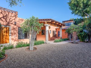Casa Camelinas