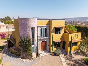 Casa Escondida