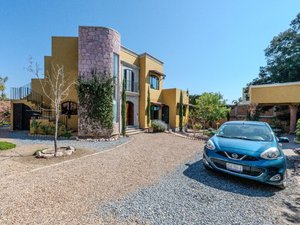 Casa Escondida