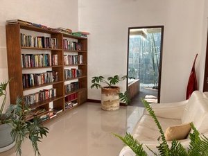 Hermoso condominio con terraza en la azotea en una comunidad cerrada.