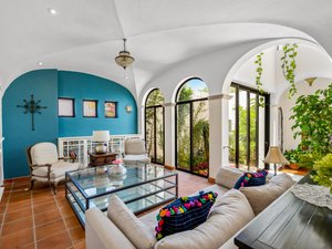 Casa Revueltas Disponible: Junio 1, 2026 a Enero 10, 2027