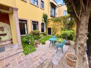Casa Leones Disponible: Diciembre 2026 a Mayo 2027