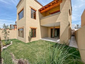 CASA EL CAPRICHO | AVAILABLE 