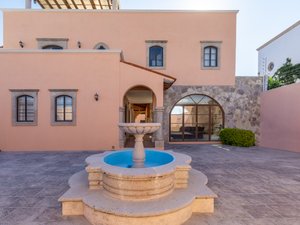Extraordinaria Residencia en el exlusivo fraccionamiento Vista Antigua 