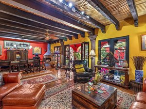 Casa De León