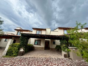 Nueva Escondida Living | Amplia Casa de 4 Recámaras