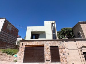 Casa Vicente Suarez
