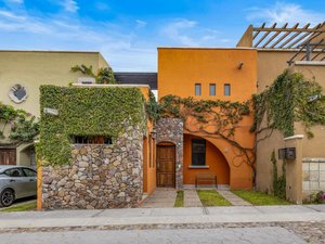 CASA LILLY