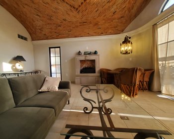 Los Labradores. One bedroom ground floor apartment. Available from June to September 2024 – San Miguel de Allende real estate photo 2