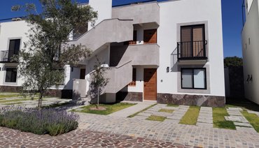 Apartment in Lantana, Zirandaro