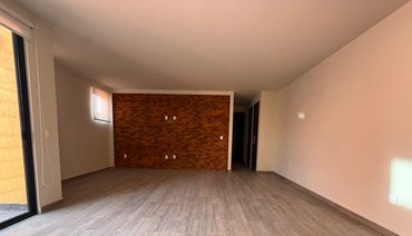 Spacious Penthouse with Terrace & Private Rooftop – Prime Location