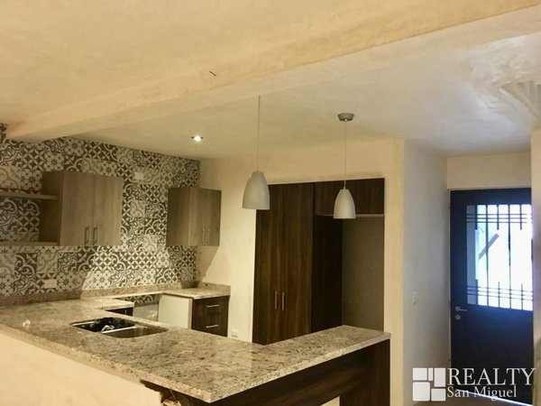 Apartment for rent in Las Brisas. Unfurnished AVAILABLE