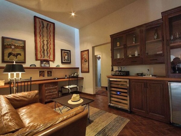 Mia Sunshine - Prime location!