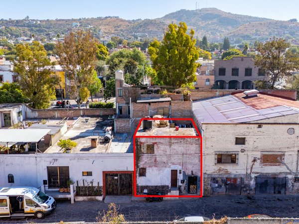 FIXER UPPER NEAR TO CENTRO!! GREAT OPPORTUNITY