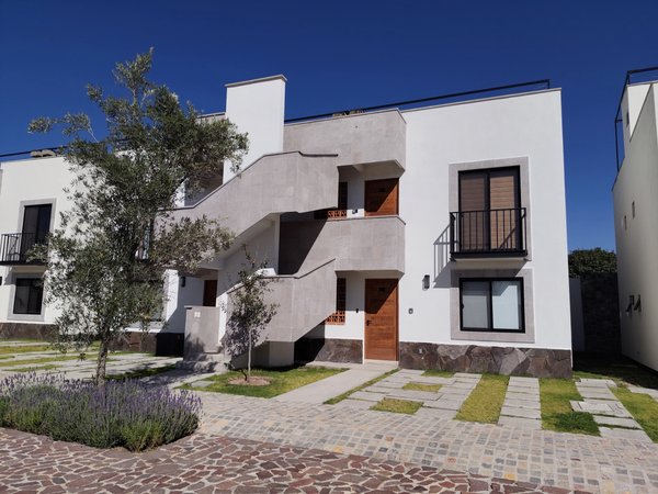 Apartment in Lantana, Zirandaro