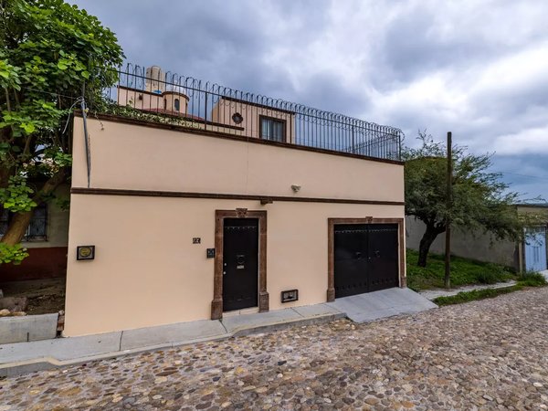 Casa Bugambilia