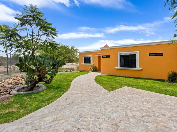 SINGLE LEVEL LIVING HOME