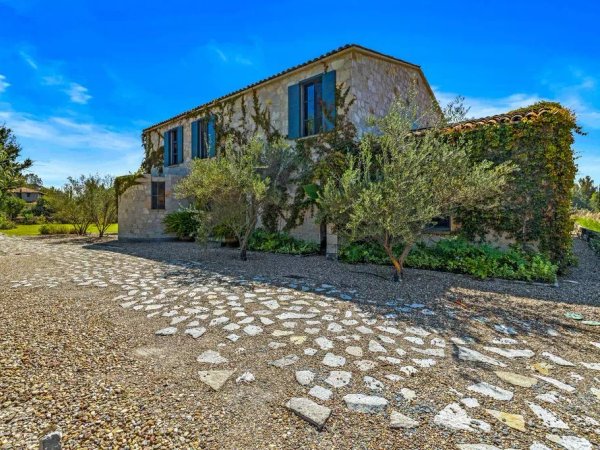Casa Wisteria