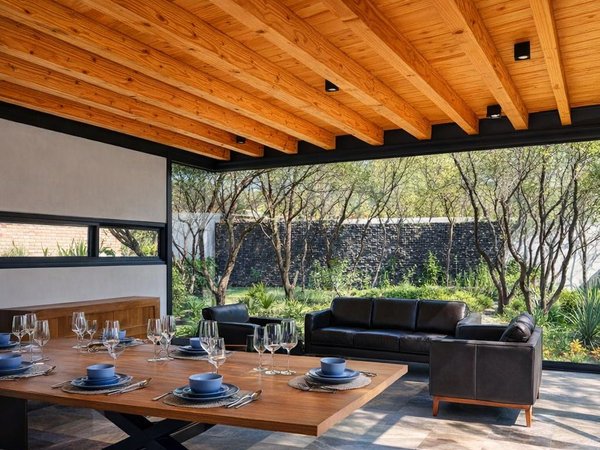 Modern Luxury Home with Casita & Pool in Los Senderos
