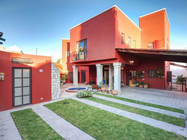 CASA CALANDRIAS