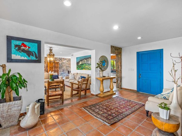 Casa Puerta Azul